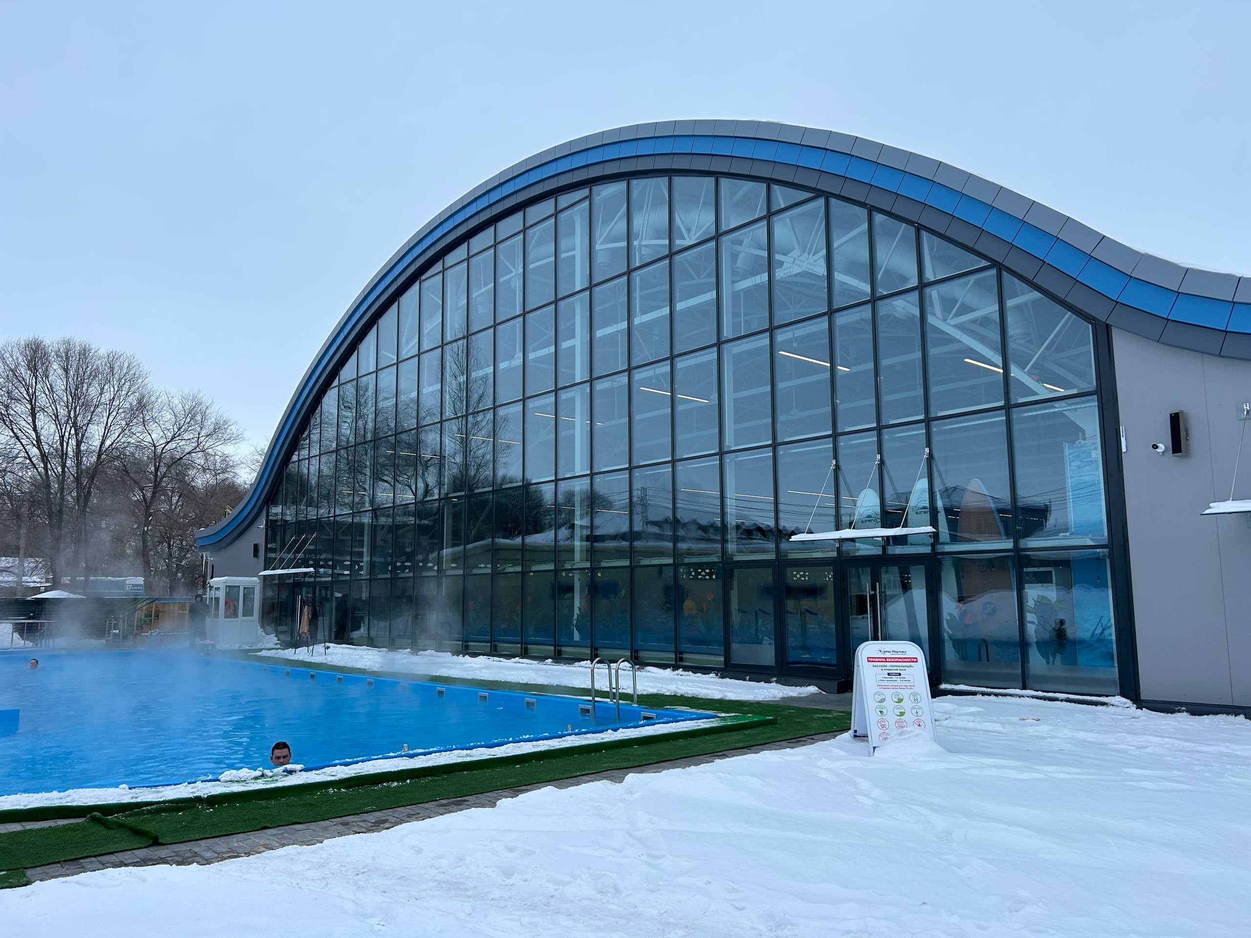 Спортивный комплекс с панорамным фасадом, построенный под ключ